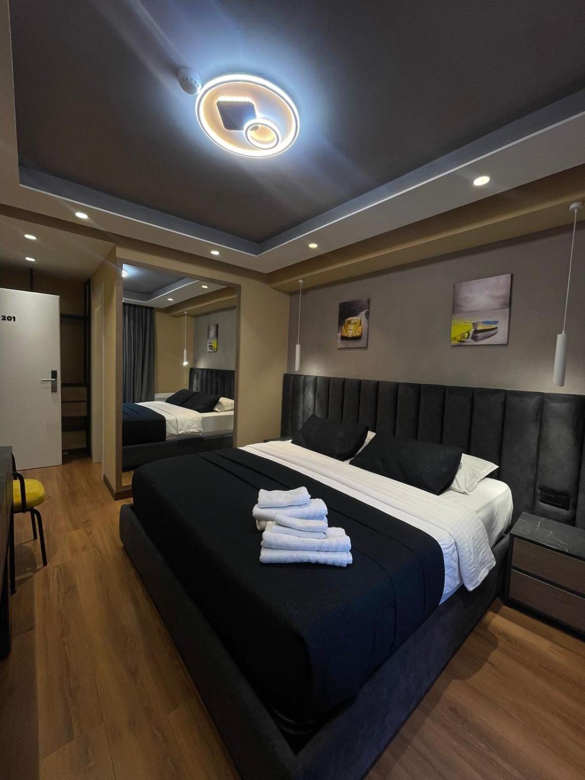 Peaky Hotel Дуррес Экстерьер фото